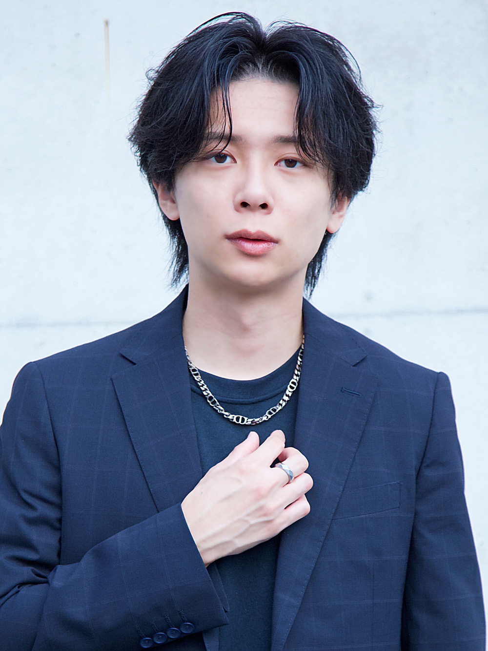 ナチュラルセンターパートウルフヘアーデザイン