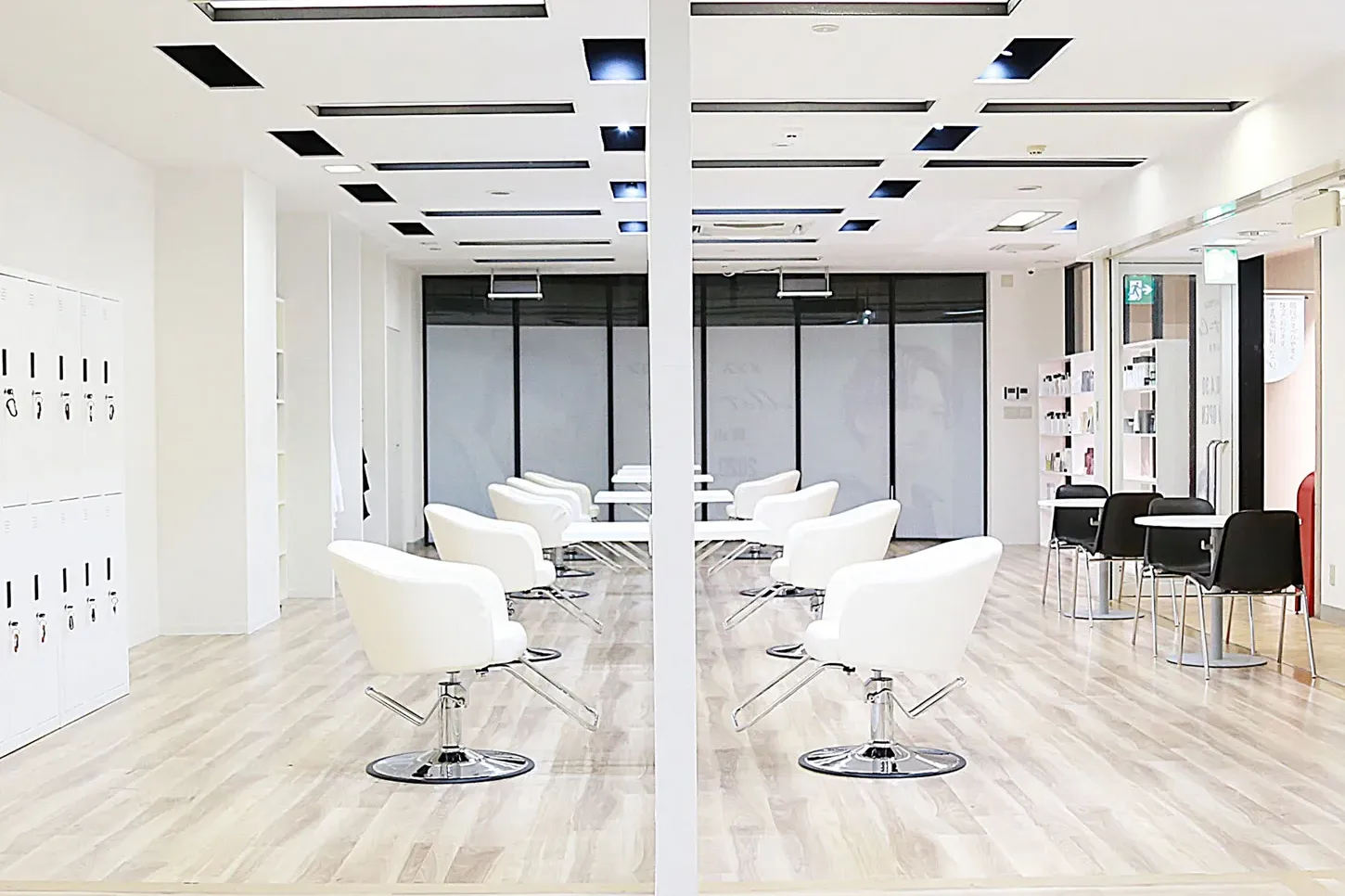 岡山駅前店内画像